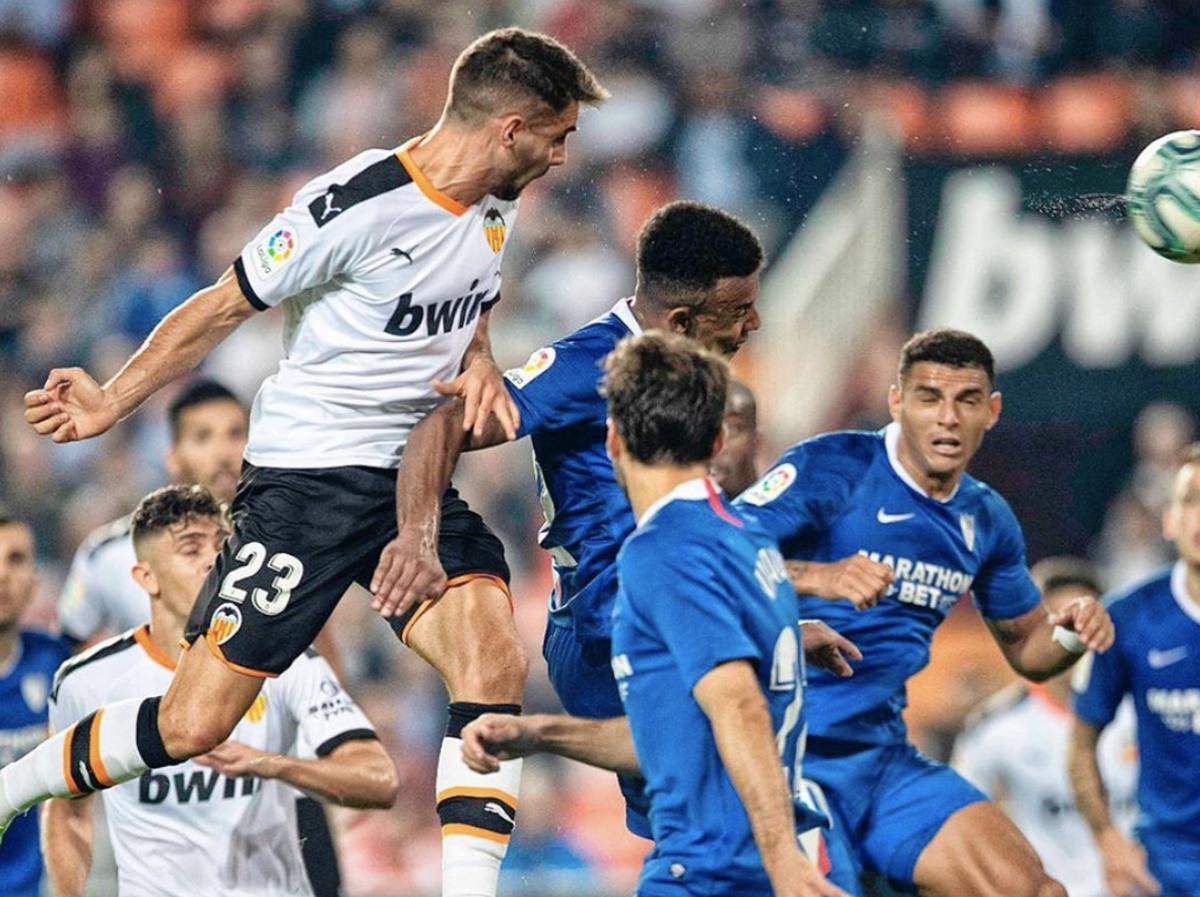 Si RUBÉN SOBRINO mañana MARCA o da la ASISTENCIA del gol de la victoria contra el Real Madrid, regalo una camiseta del Valencia con su nombre entre todos los que le den un RT ( y sean seguidores) a este tuit. 😏 #YoConfioEnSobrino