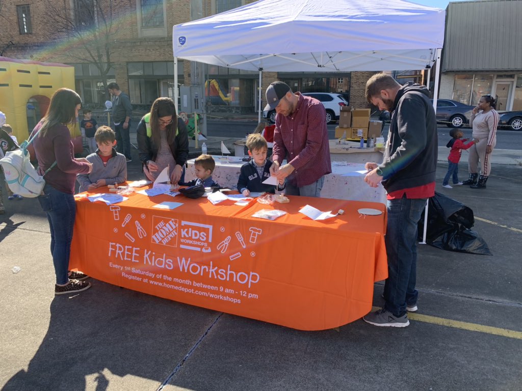 The Home Depot 0374 tweet media