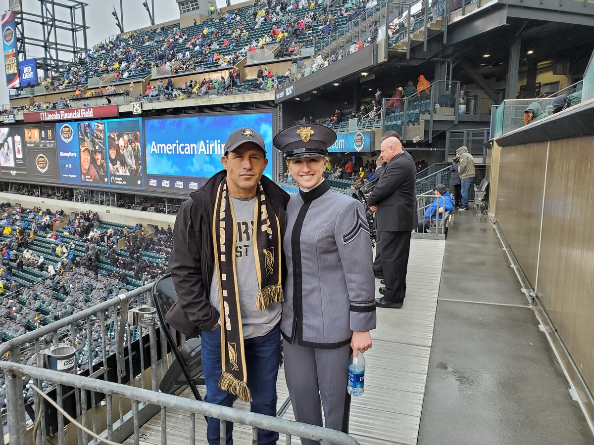 ChrisHartley91's tweet photo. #ArmyNavy https://t.co/aPkz7zNFzF