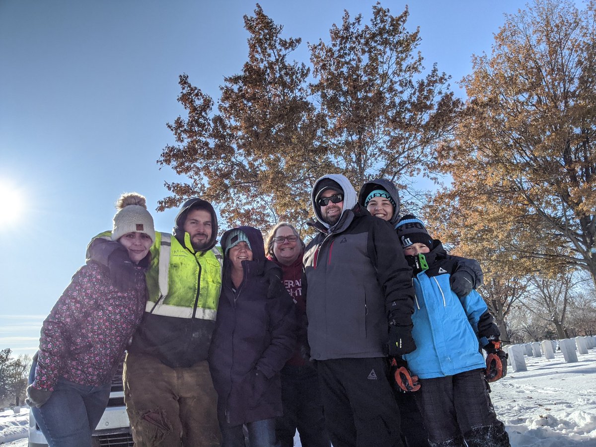 SarahVetNet's tweet photo. Big thanks to our @ElementFleet crew, paying respects to 80 veterans today, including 20 of our colleagues' friends and family. https://t.co/WcR1RoXlyI