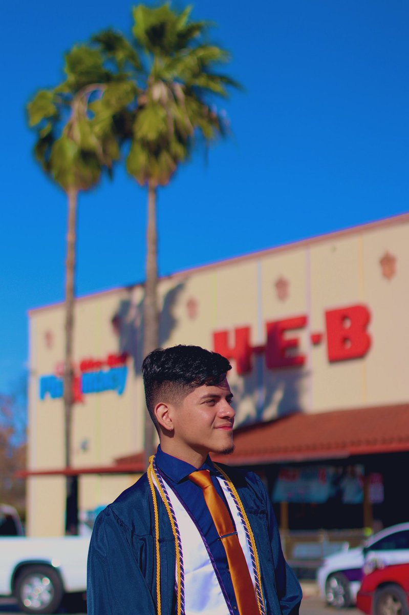 ricardomars_'s tweet image. First of all..

Bachelors of Arts in Psychology with a minor in Sociology 

3.72 GPA + Honors 

Firts Generation 🇲🇽 

And lastly, a proud motherfucker born and raised in the 78237. 

#UTSAGrad19