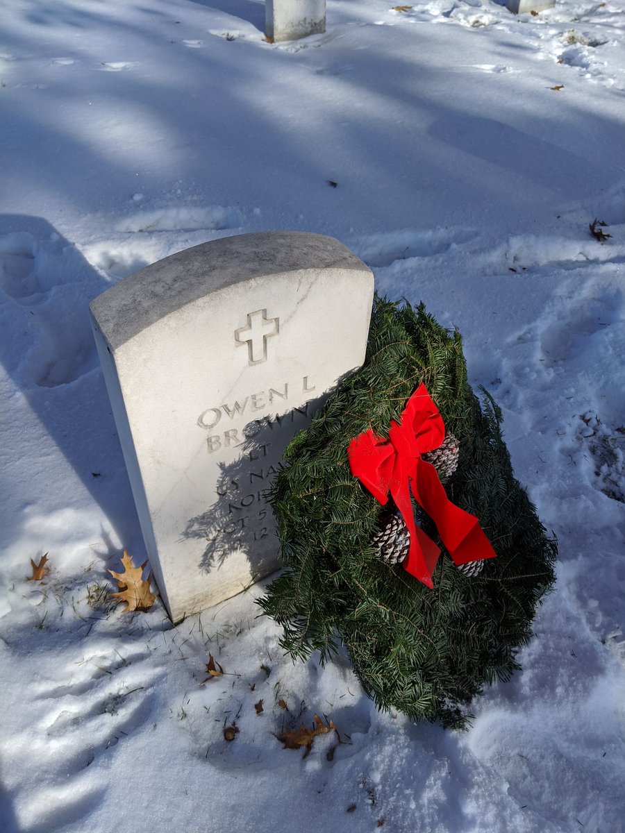 SarahVetNet's tweet photo. Big thanks to our @ElementFleet crew, paying respects to 80 veterans today, including 20 of our colleagues' friends and family. https://t.co/WcR1RoXlyI