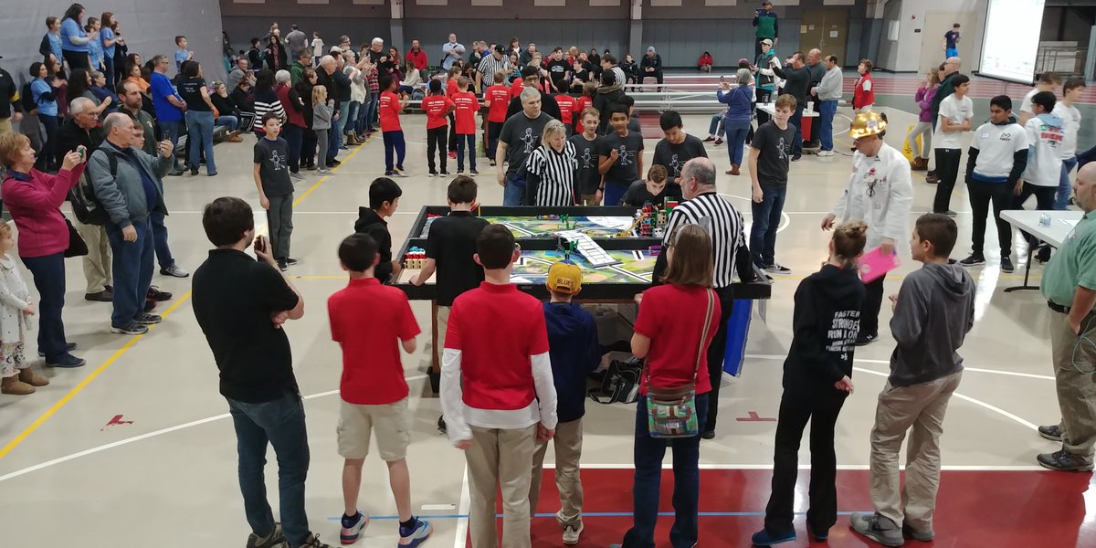 SpanglerCCLS's tweet photo. CCLS Lego Robotics team competing! @CCLSChargers @william_vann https://t.co/fWKTzsb984