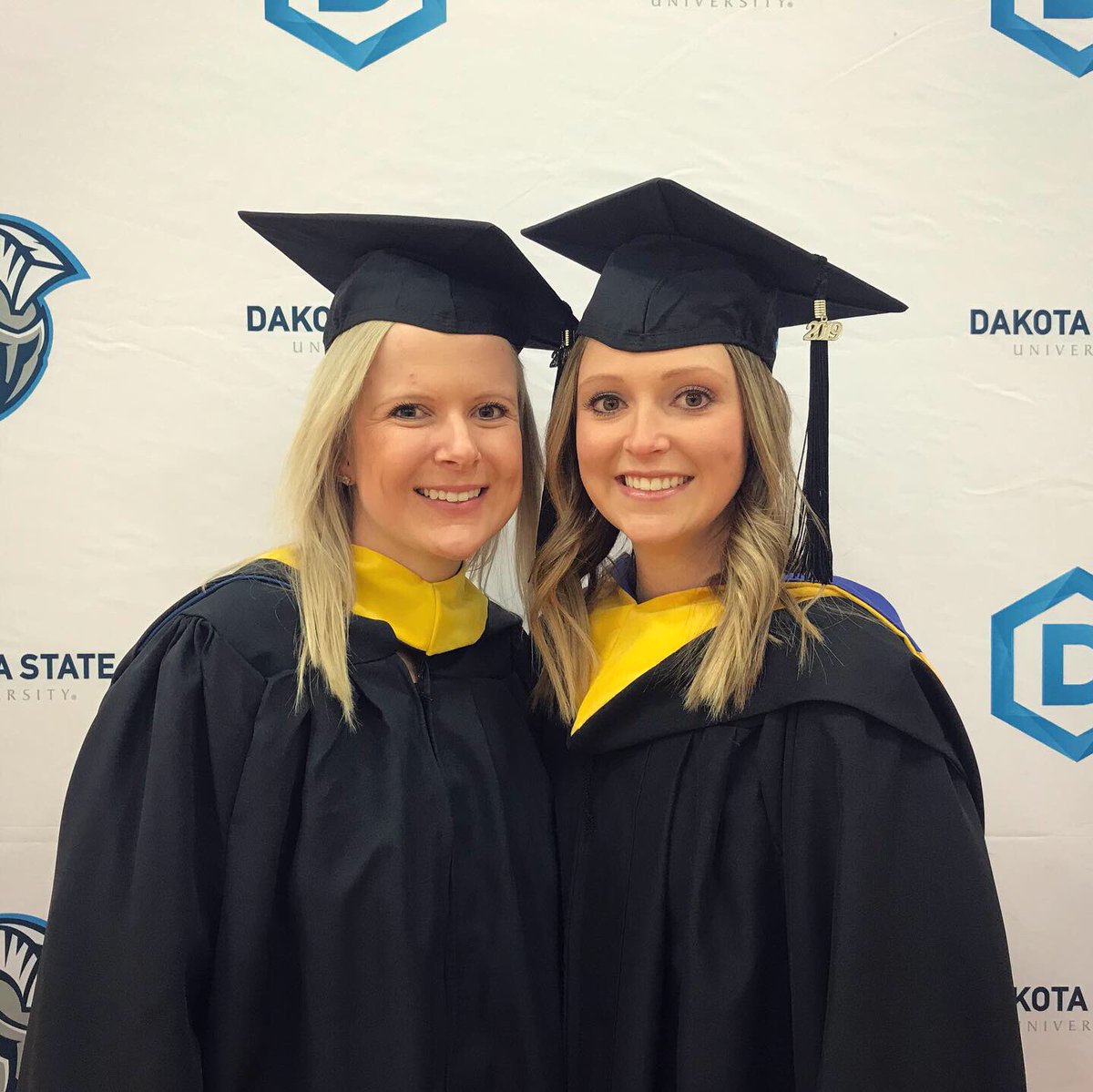 mrsfish_tech's tweet photo. GRADUATION!🎓 A sweet ending to a new beginning. I’m grateful for this accomplishment and exited to greet the future with anticipation. @DakotaStateMSET @MrsKaleeGreve @LisaShepardson1 @jgrossenburg -@kevinsmithsd #bsdcatslearn #dsualumni #tasselworththehassle https://t.co/ywbWnndEWT