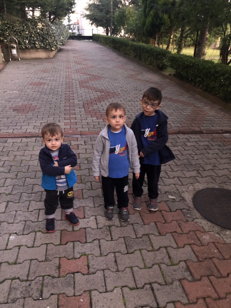 mahpuskuslar's tweet photo. Bu ayki açık görüşten üzgün döndük.Oğlum ve gelinim hala tutuklu.Torunlarım hala annesiz ve babasız.Bir an önce oğlum ve gelinimin serbest bırakılmalarını istiyoruz. @adalet_bakanlik https://t.co/4Skh3uFEs4