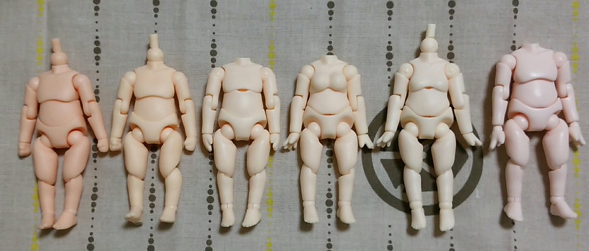 ディマ ねんどろいどどーるalmond Milkが届いたので手持ちで色比較 左から Peach ピーチ Almond Milk アーモンドミルク マッドハッター クイーンオブハート アルトリア オルタ Cream クリーム の2つは女の子ボディで Creamの手は別売りの