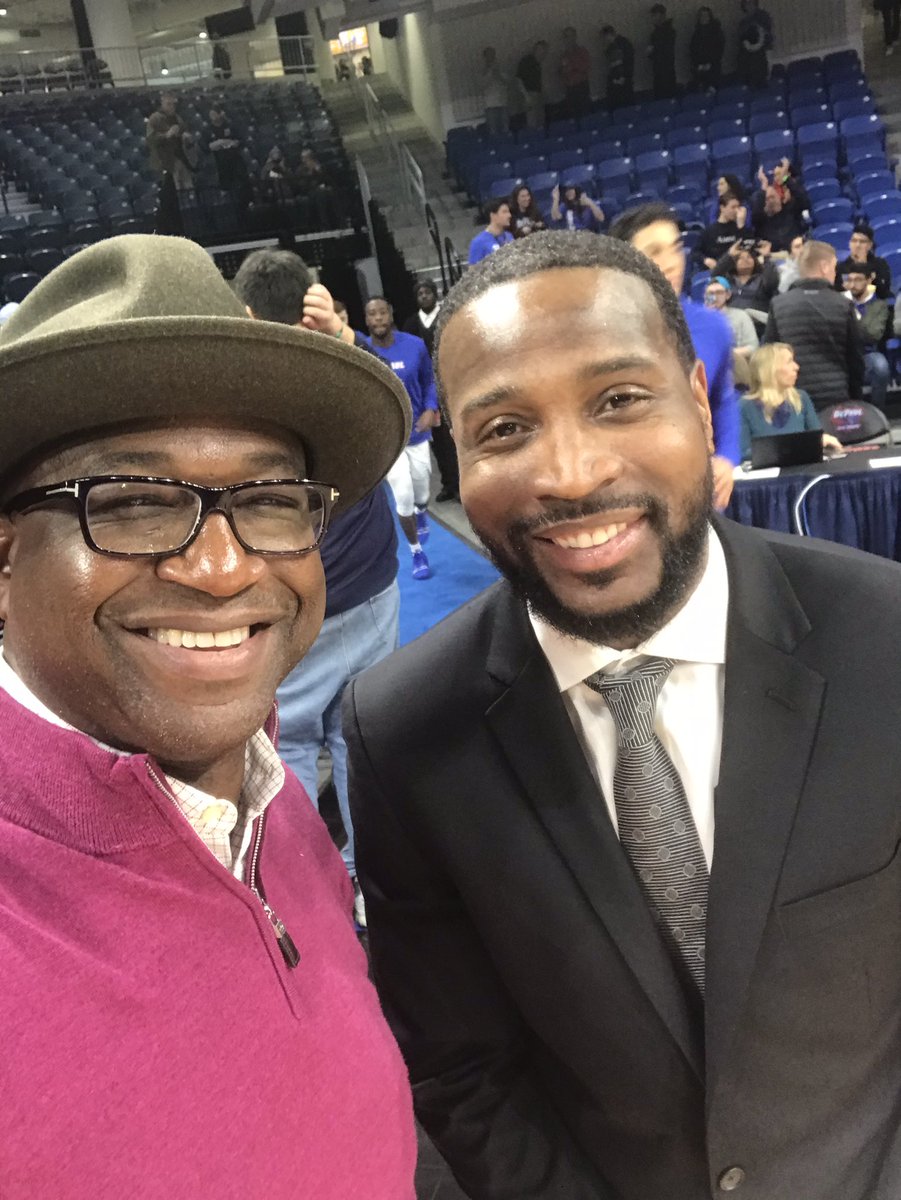 RB_FirstTeeChi's tweet photo. Always good to see my guy @deebrown11! #Illini #UIC #onemanfastbreak https://t.co/giHUJJU3Xp