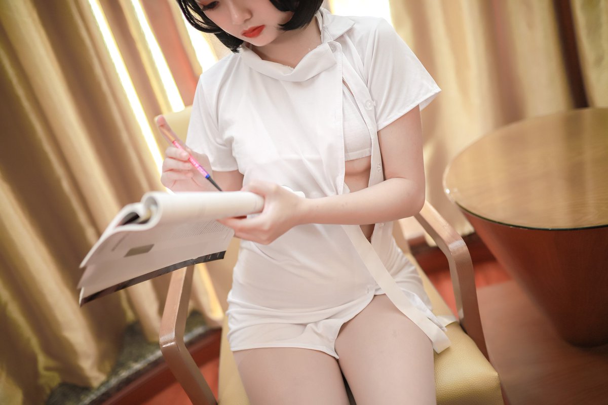 感觉你有点发烧?#护士 #制服 #小姐姐 #美少女 #肉丝 #二次元 #cosplay https://t.co/4GfKDcKLf4