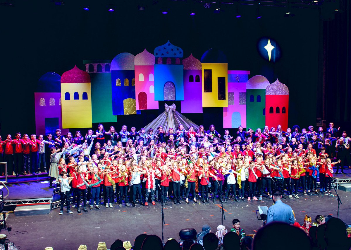 Mae lluniau’r Cyngerdd Nadolig nawr ar Flickr trwy wefan yr ysgol 🎄😀

The Christmas Concert photos are now available on Flickr via the school’s website 🎄☺️

flickr.com/photos/6628188…