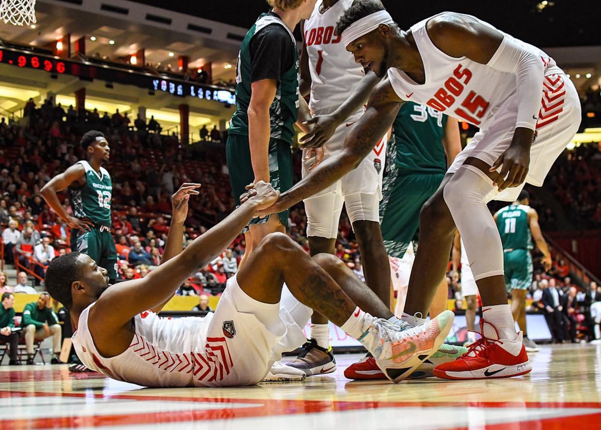 _jlyle13's tweet photo. GaMeDaY. ❤️ ...Also happy birthday to bruh bruh @carltonbragg31 & happy to have you back in the pit @SusanBe23762100 !!!! ❤️🙏🏾 https://t.co/gOe2OS4M1I