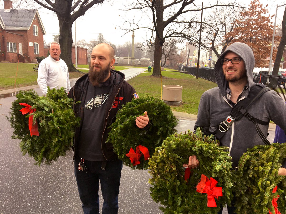 The <a href="/Guidehouse/">Guidehouse</a> NYC team volunteered today with <a href="/WreathsAcross/">Wreaths Across America</a> at Cypress Hills National Cemetary &amp; it was a powerful event!#GuidehouseCSR