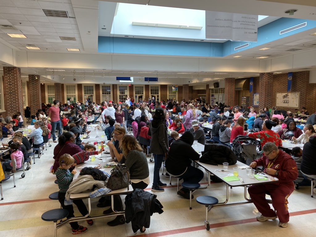 MissSunnyECSE's tweet photo. Always a packed house for Mr. Moons holiday party!! π
π½ππππ½We are officially on the Christmas countdown! It was great to see our DHH families connecting π€π½π€πΎ and it was great to see all the other volunteers π€πΌ #WeUseSign #JingleBells #COMMUNITY #VirginiaBeachGoestoNorfolk https://t.co/wGoTPN8Uzo