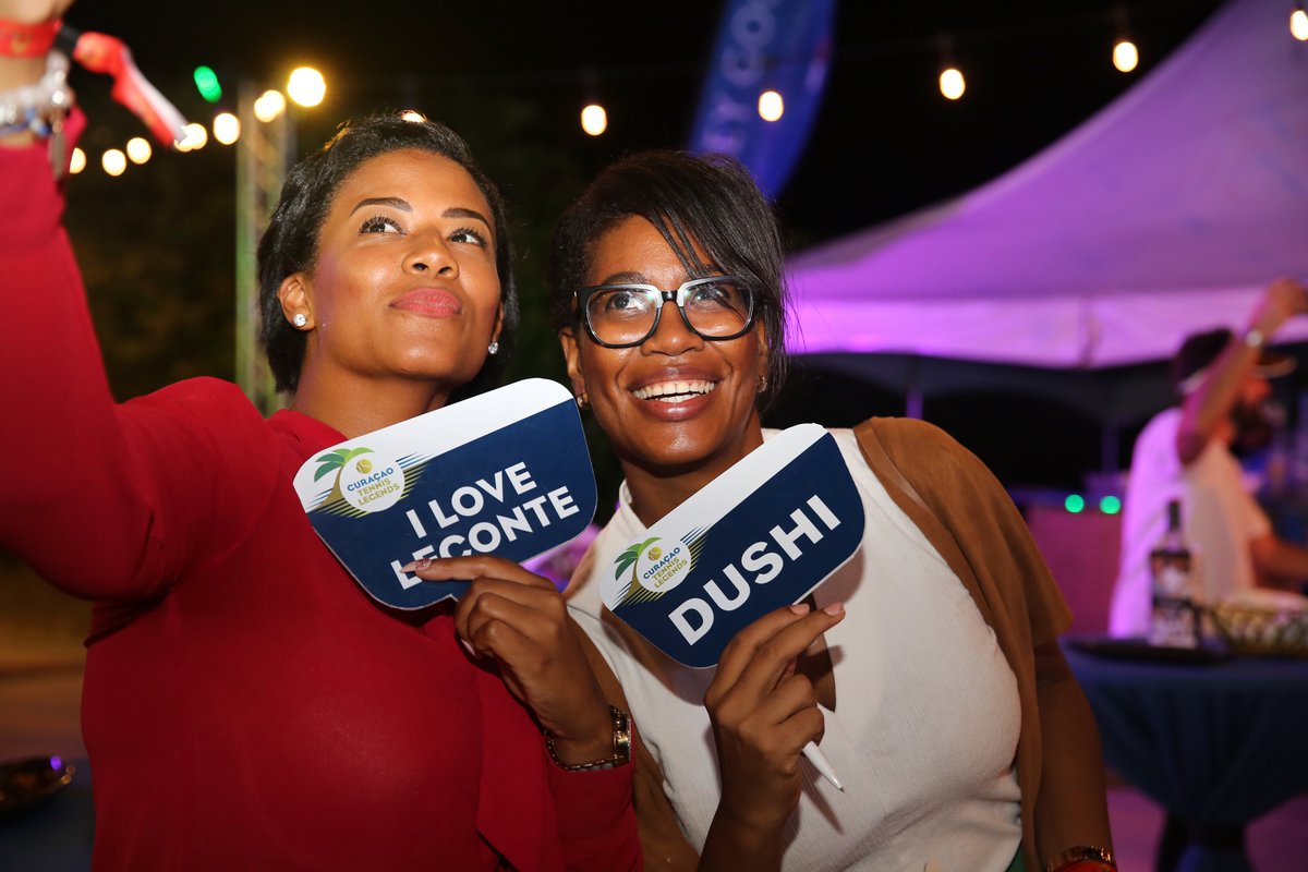 Say cheese📸🤳

The photos of day 1 of the Curaçao Tennis Legends 2019 are now online👇

@henrileconteoff
<a href="/xmalissesite/">Xavier Malisse Site</a>

🔗bit.ly/36Bktlm

#CuracaoTL #CTL2019