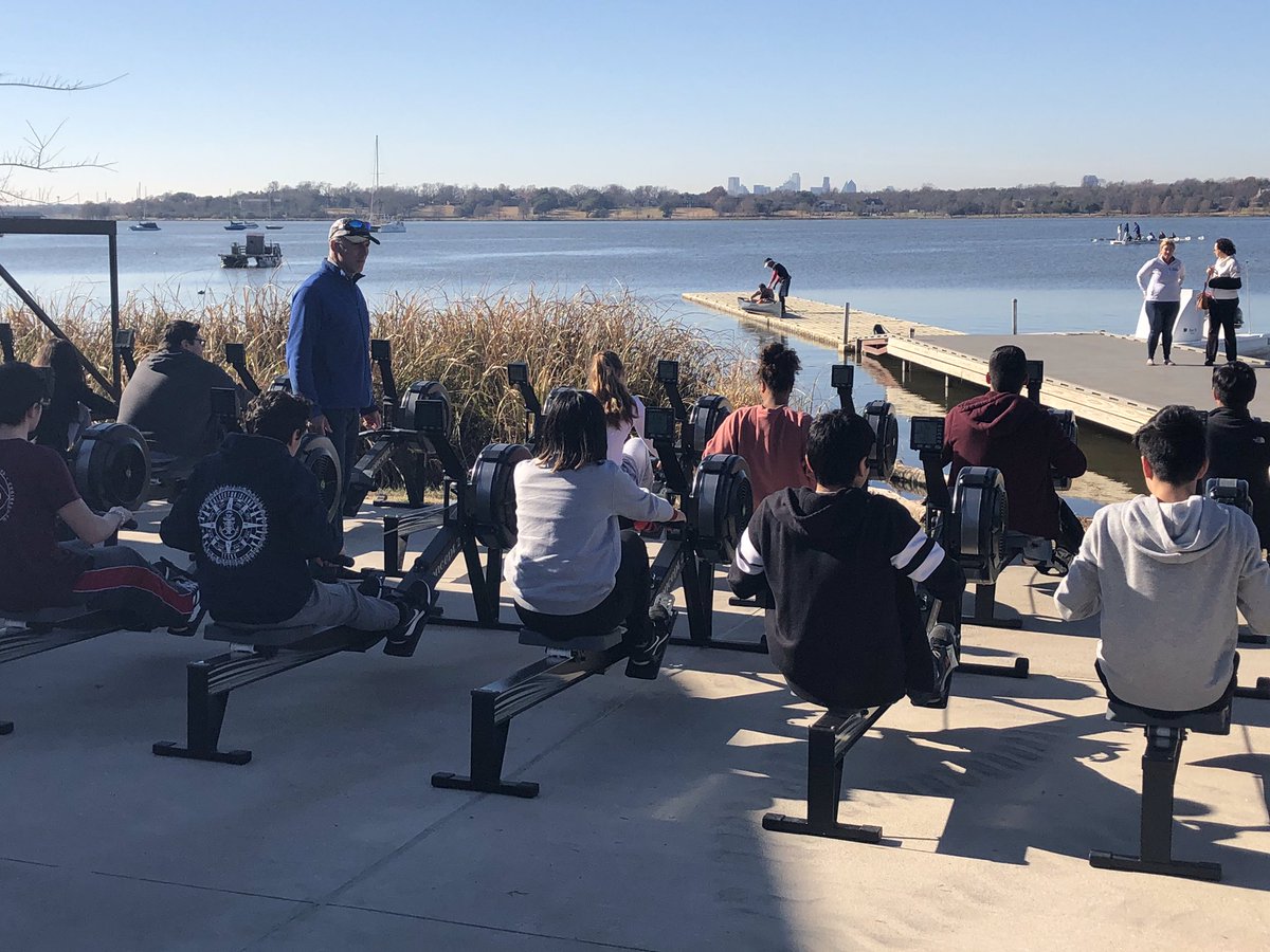 Townview_PE's tweet photo. Field trip at White Rock Lake with @RowDallasUnited #dallasisd #townviewmagnetcenter #whiterocklake https://t.co/NXeHQvokfx