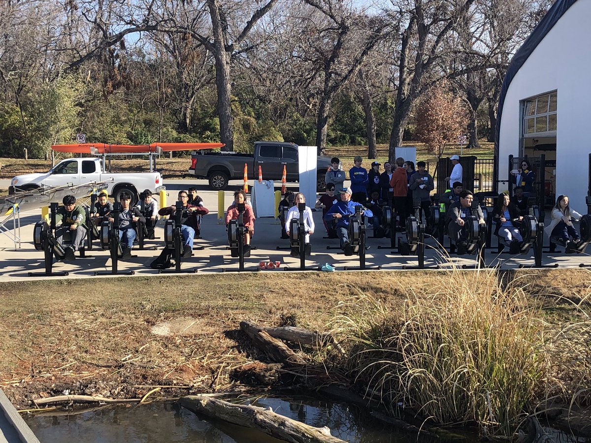 Townview_PE's tweet photo. Field trip at White Rock Lake with @RowDallasUnited #dallasisd #townviewmagnetcenter #whiterocklake https://t.co/NXeHQvokfx
