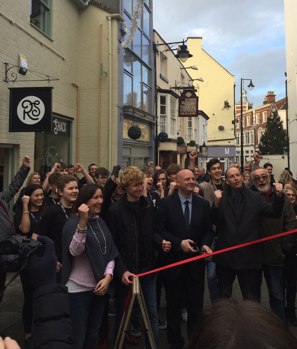 Great new addition to Wellington - run by winners of Councils’s Young High Street Challenge 2019 - Wrekin College - make yours a retro Christmas!   <a href="/TelfordWrekin/">Telford & Wrekin Council</a> @Totally_Telford <a href="/LoveWellington1/">Love Wellington</a> <a href="/FraggleWorks/">Hollie Whittles 💜</a> <a href="/WrekinCol/">Wrekin College: Wrekin Old Hall Trust.</a> <a href="/TheGBHighSt/">The GB High St</a>