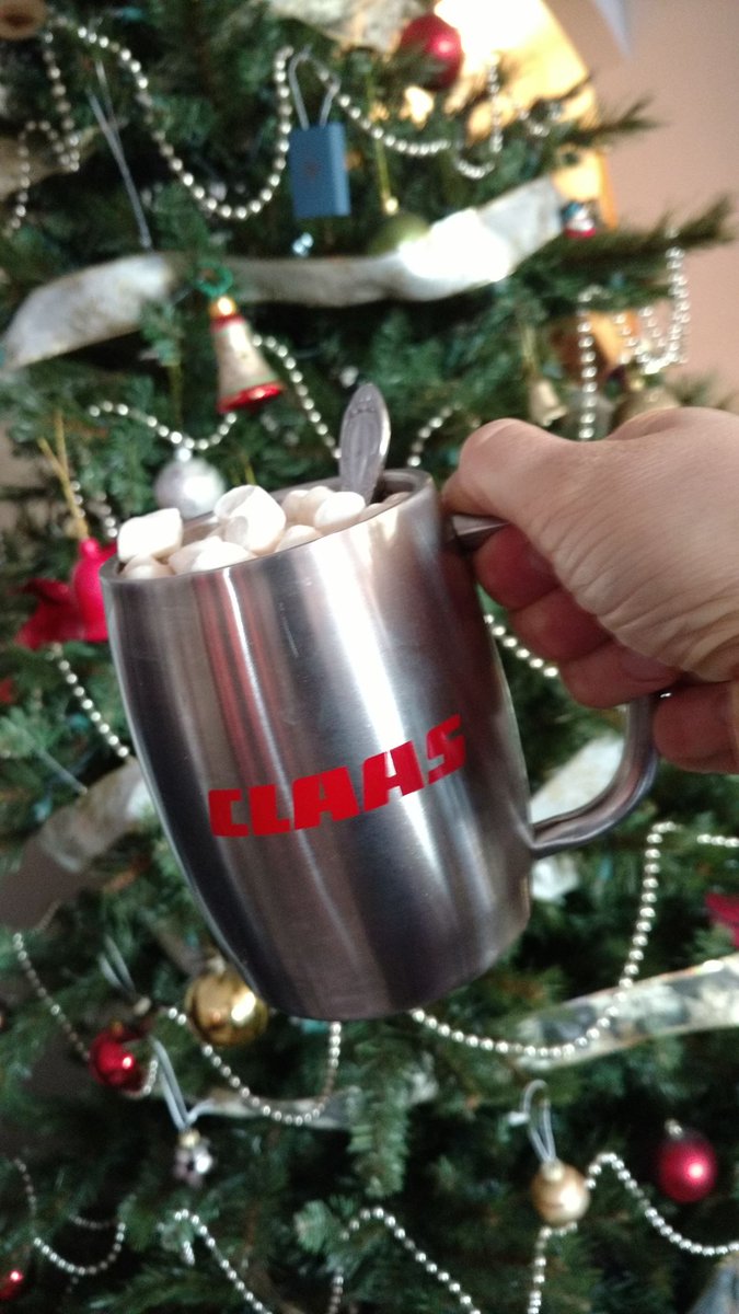 CLAAS_America's tweet photo. If you've checked your list twice and realized you still need a few stocking stuffers, check out the #CLAAS online store! 🎄🎁

➡️ https://t.co/f9IOcNLb1K

📷: Lana B.

#CLAASmas #MerryCLAASmas #LikeaCLAAS https://t.co/zJWX4KNxCE
