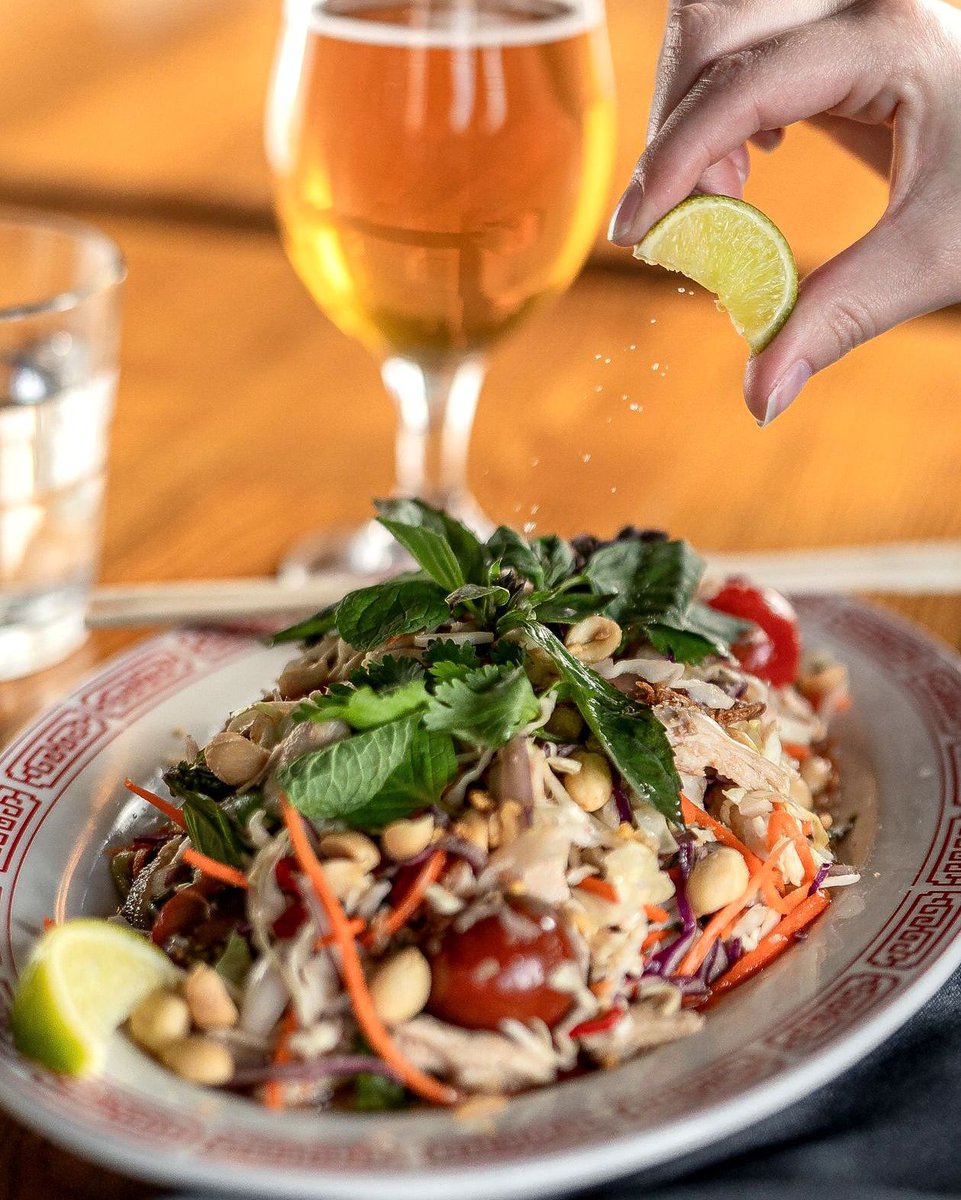 vietnamese 'pho' poached organic chicken salad. veggie mix, fresh herbs, almond, chili-lime vin
.
.
.
.
#abigaile #abigailerestaurant #hermosabeach #southbay #eaterLA #foodies #eatmunchies #munchies #YelpLA #eeeeeats #latimesfood #LAist #eatguide #noleftovers #eatfresh #pho