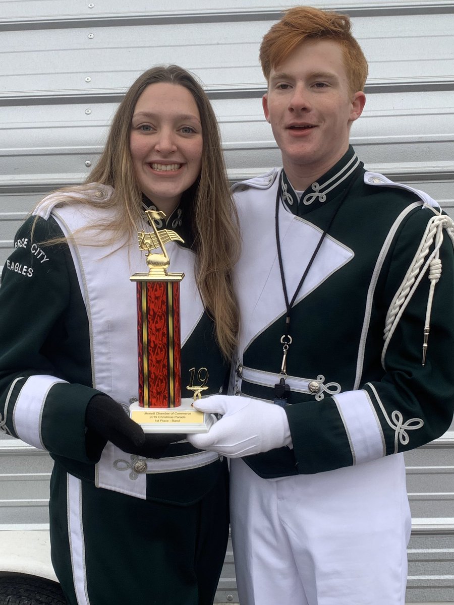 PierceCity_R6's tweet image. Another Parade win for Band!  Great job PC!
#greenpride #pcmo
