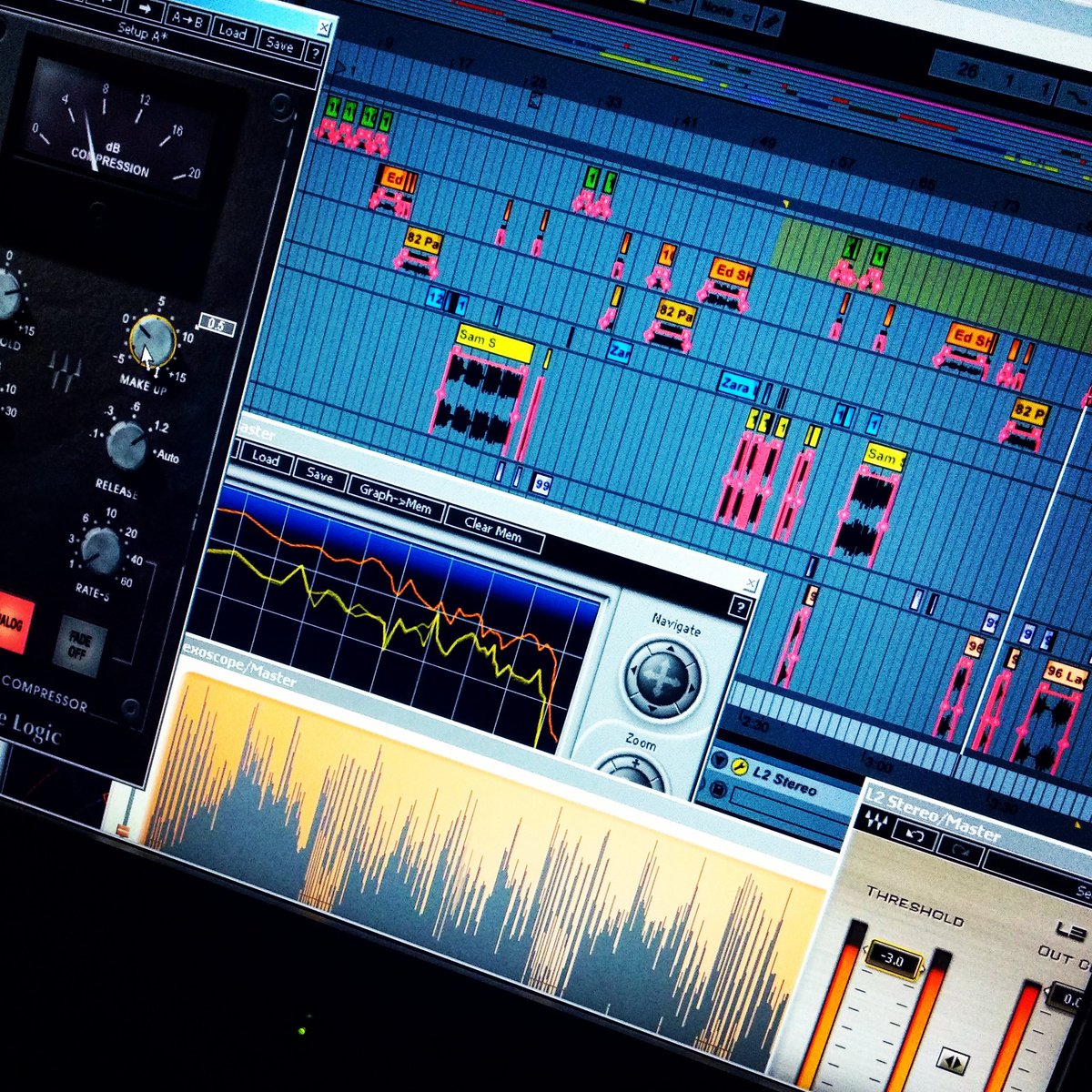 Terminando mi regalito de navidad
😁🎅🎄😜 #inthestudio #music #love #passion #dj #inthemix #studio #studiovibes #musicvideo #musician #musicproducer #musicislife #christmas2019