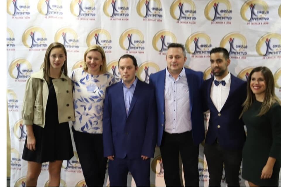 estela_lpez's tweet photo. Hoy despedimos a @VictorNu92 y a su Comisión Permanente. Gracias por vuestro gran trabajo. Sois un ejemplo para los jóvenes de CyL y sois un ejemplo de unión y trabajo en equipo. Os espero en @JuventudCYL para todo lo que necesitéis. #JuventudCyL https://t.co/sYjbsSPsXL