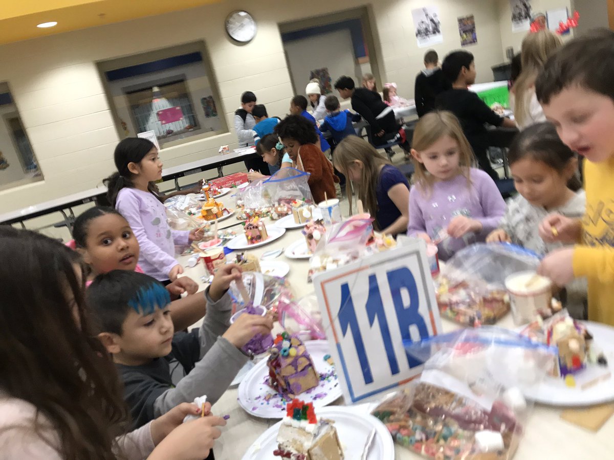 boyd_enon's tweet photo. Ginger Bread houses with our SEL/Bookbuddies. What a great way to start our holiday celebrations! A special shout out to all the parents who made it possible!!!! https://t.co/buEoROLeN9