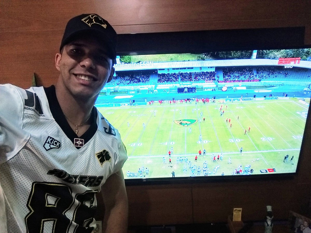 EdvanGabriel2's tweet image. #BrasilBowlnaESPN 
#RioPretoWeilerFA
Assistindo o último Brasil Bowl em casa, pois os próximos estarei jogando. #GoWeilers!
