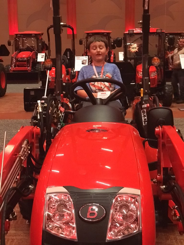 This kid ❤️’s <a href="/tractor_branson/">Branson Tractors</a>