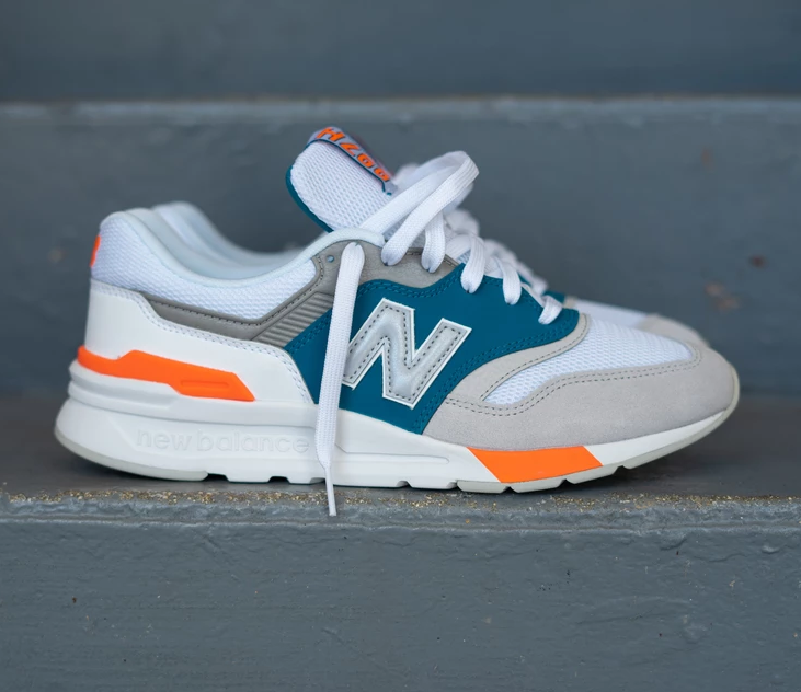 SneakerShouts's tweet photo. STEAL: New Balance 997H “Miami” only $40 + free shipping 

BUY HERE: https://t.co/SdtjwFJsvv https://t.co/RKVkaA7PpV
