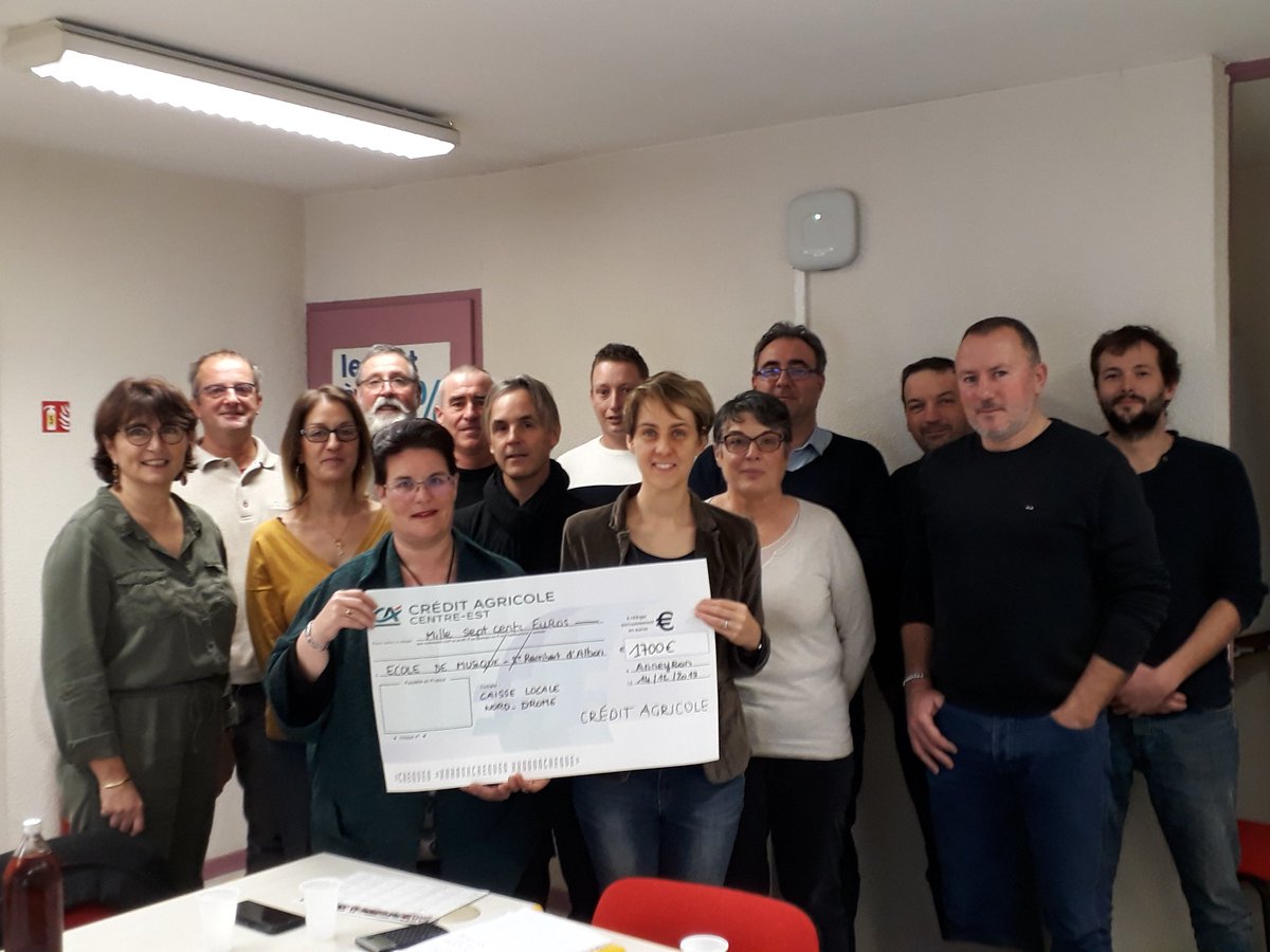 La Caisse Locale Nord Drôme accompagne l'école de musique de St Rambert d'Albon dans son projet pour faire découvrir l'auditorium de Lyon et participer à un concert 😀<a href="/ca_centrest/">Crédit Agricole Centre-est</a>.fr #mutualisme #proximité #territoire #caisselocale #norddrome
