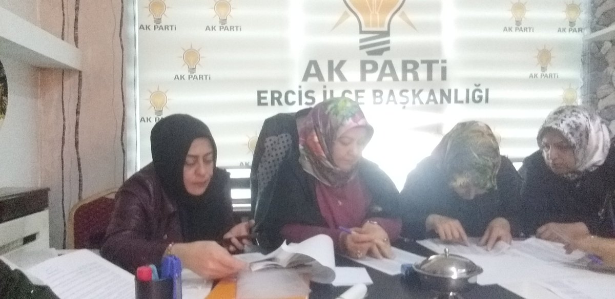 AkPartiKadnKol6's tweet photo. Ak Parti Kadın Kolları  Başkanımız Sayın Dürdane ŞAHİN  Öncülüğün de Yürütme ve Yönetim ile Biraraya Gelerek  Haftasonu Mesaisi Yaptık Hayırlara Vesile Olsun.
@selvacam 
@drbetulsayan https://t.co/yf5updmN9c