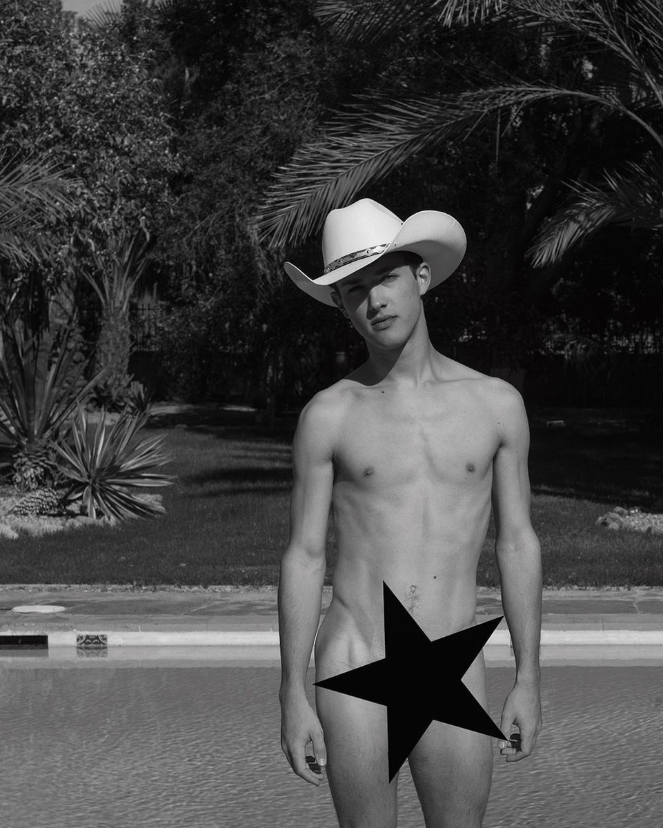 SeanFordSirens's tweet photo. This fucking guy 🤤
@TheOnlySeanFord shot by the legendary #GusVanSant for #EYBoy
#CouldntBeProuder https://t.co/dfvCL6bD0t