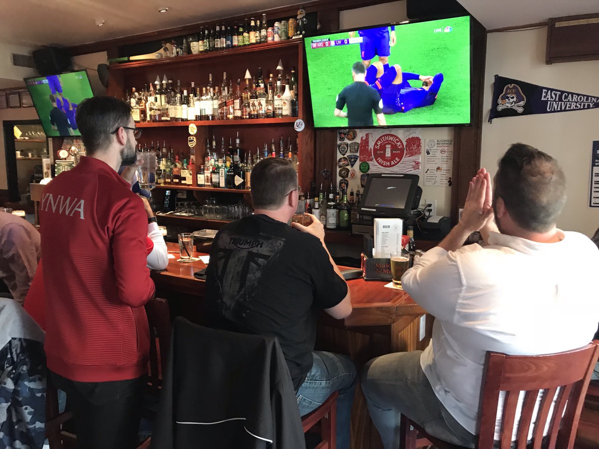 acrosstheponddc's tweet photo. Sunday...
We open early, come watch #EPL matches with Liam:
9:00 AM - #ManU v #Everton
9:00 AM - #Wolves v #Spurs
11:30 AM - #Arsenal v #ManCity
#MANEVE #WOLSPU #ARSMCI #washingtondc #dupontcircle #washingtondc #Premierleague #soccer https://t.co/X1ITyC0Sbr