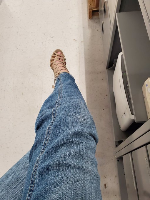 I need someome to paint my nails for me. Then suck on my freshly pedicured feet.   #femdom #footfettish<a href="/tag/femdom"class="tags"><span>#femdom</span></a><a href="/tag/footfettish"class="tags"><span>#footfettish</span></a><a href="/tag/feetdomme"class="tags"><span>#feetdomme</span></a>