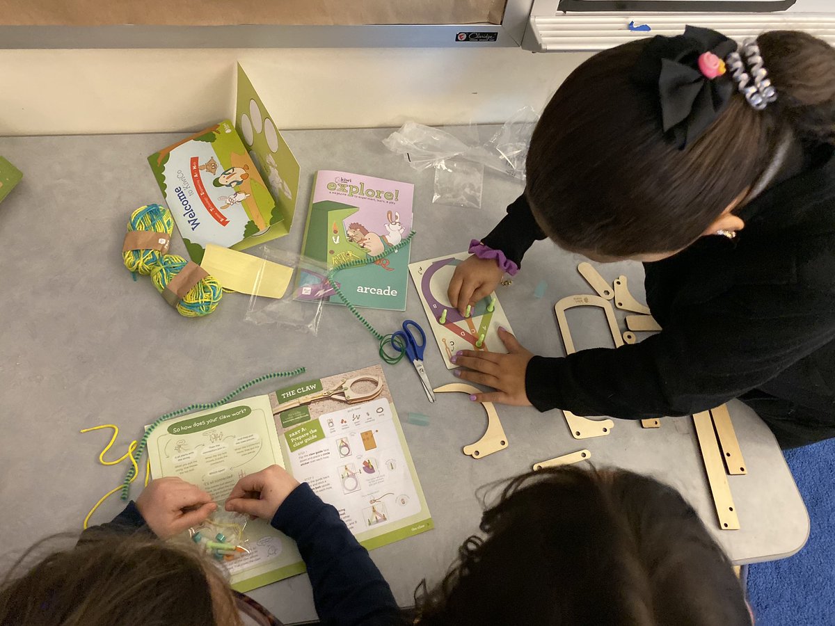 NickSiudela's tweet photo. We finally started STEAM day @frps_Letourneau in @Siudela212 , which gives students to an opportunity to grow their #STEAM part of their brain. I am so proud of my students for productively struggling to build this amazing arcade claw. #motivated #soproud #studentlife https://t.co/DwuVFTbdm5