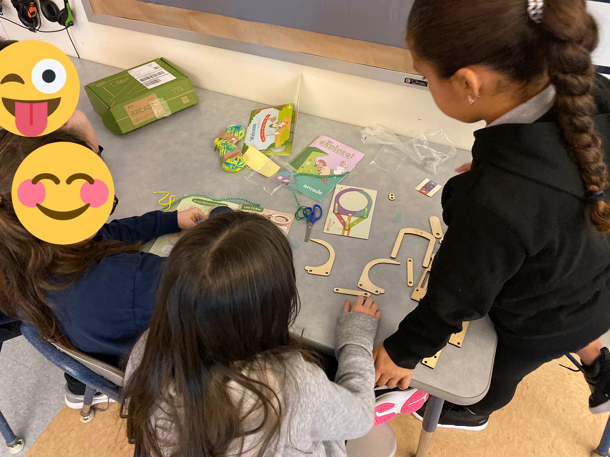 NickSiudela's tweet photo. We finally started STEAM day @frps_Letourneau in @Siudela212 , which gives students to an opportunity to grow their #STEAM part of their brain. I am so proud of my students for productively struggling to build this amazing arcade claw. #motivated #soproud #studentlife https://t.co/DwuVFTbdm5