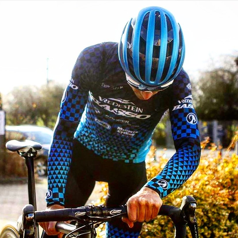 AlexMartinez_51's tweet photo. #morethanaraceteam rolling to 2020 with the best crew @vredesteinbasso!!!!

#rocktheroad #feelthegrip #wearebasso #ridebetterridebasso #stolengoat #stolengoatherd #cooperreadingbmw #performanceprotection #otefuelled #ride100percent #balnearioilletas #cycling #cyclinglife #bike https://t.co/BcT4c60OAO