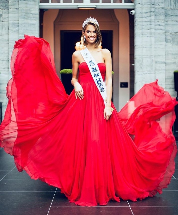 peopleactu0's tweet photo. Si elle est pas miss France je change de nationalité #MissFrance #MissFrance2020 #MissNordPasDeCalais https://t.co/6duWHIjykH