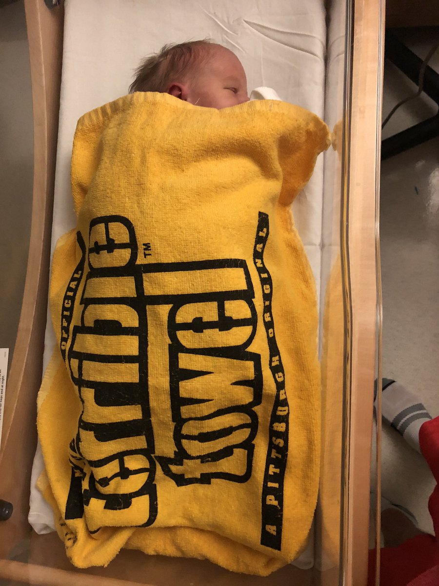 chadzizelman's tweet photo. Wife (pats fan) said I couldn’t buy our baby any @steelers gear so I had to improvise 🤷‍♂️! #SteelersNation #BooPats https://t.co/59EnN8QfKP