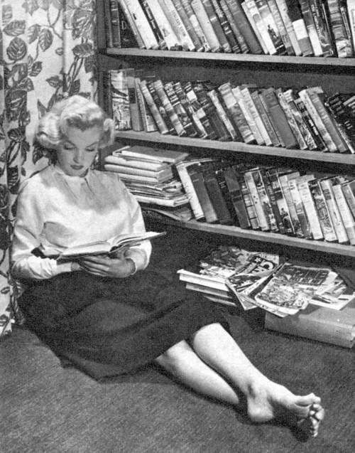 noveliciouss's tweet photo. "For to know a man's library is, in some measure, to know his mind." 
— Geraldine Brooks
#writing https://t.co/CoV2C2VTCa