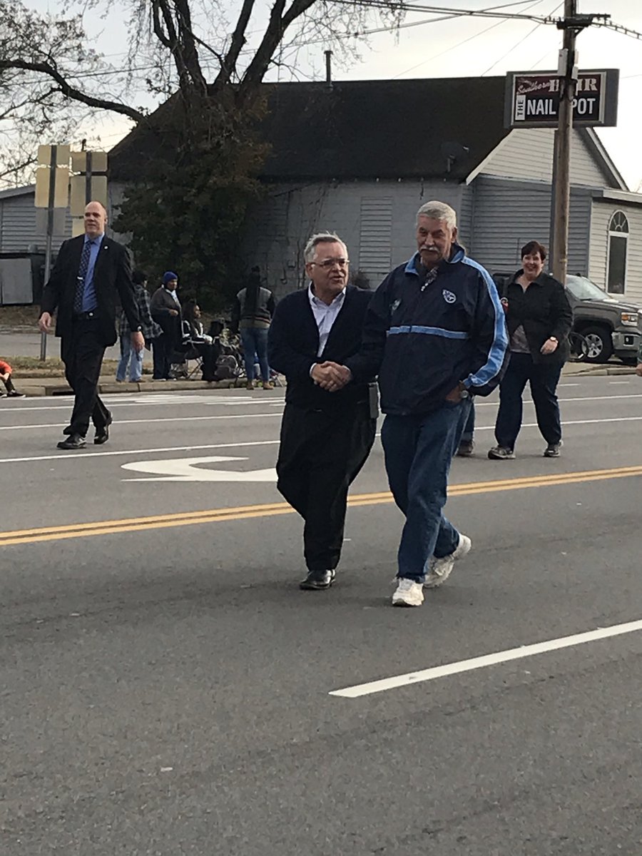 HealthITGirl's tweet photo. Nashville Mayor Donelson Xmas parade https://t.co/Xd5lBKKhGU