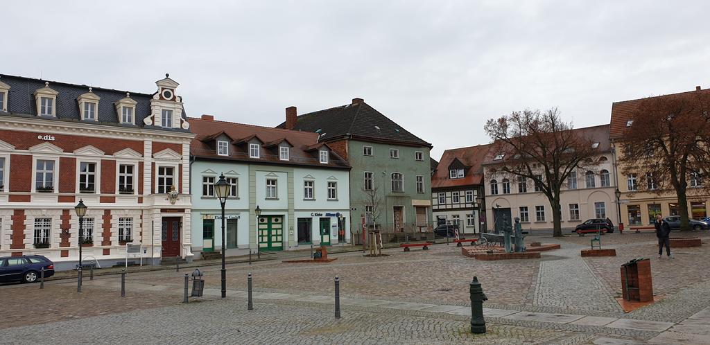 VanessaWeeke's tweet photo. Ein sehr interessanter und spannender Tag beim Walkshop in Angermünde. Viele gute Initiativen, die zeigen, wie Kommune ein  #Zukunftsort sein kann. https://t.co/pT4D7F3RtW