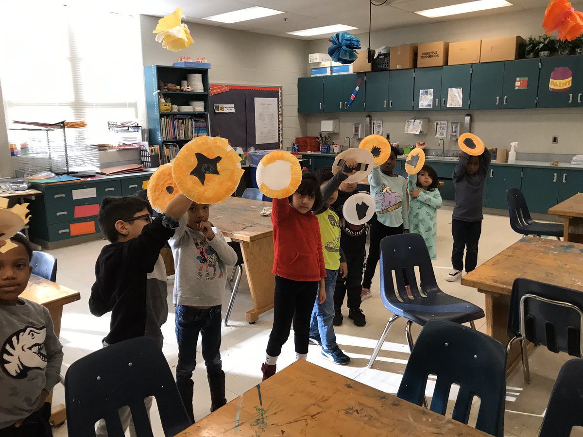 ThisisASchultz's tweet photo. @penn_panthers  kinders have been finishing their spartan shields that go with our Ancient Greek art unit! https://t.co/bMQmLaMiKH