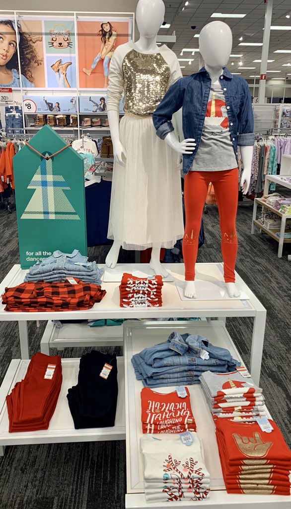 T1502V's tweet photo. Love bringing our tables to life at the 1502! The satisfaction of watching it shopped once you walk away! #guestapproval #TARGET #bestsetstore #standards #holidayseason @DanielleChenier @TSadie1502 @tracyacurry1 @relentlessind https://t.co/AUzenZZk6w