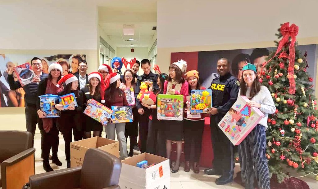 OPP_HSD's tweet photo. Thanks to the @cibc the #OPP will be delivering plenty of toys to kids this christmas🎁🎁
#ThereReallyIsASanta https://t.co/7AG5UcN6s4