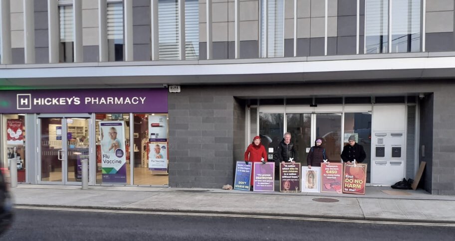 DrCollins10's tweet image. Two great groups prayed in the cold today for those in crisis pregnancies and for an awakening of the soul of GPs doing the killing. #Balbriggan and #Glasthule.