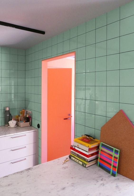 MeowMag's tweet photo. #BasicIsBoring! Pensar nuestra casa, el espacio que más habitamos, fuera de lo habitual y llenarlo de vida y espíritu es de lo más inspirador que podemos hacer para sentirnos felices y creativxs 🌈🔮🦠💖 S/O a @mirandamakaroff por ser nuestra reina en #EspaciosQueInspiran https://t.co/4aIQRsQCxW