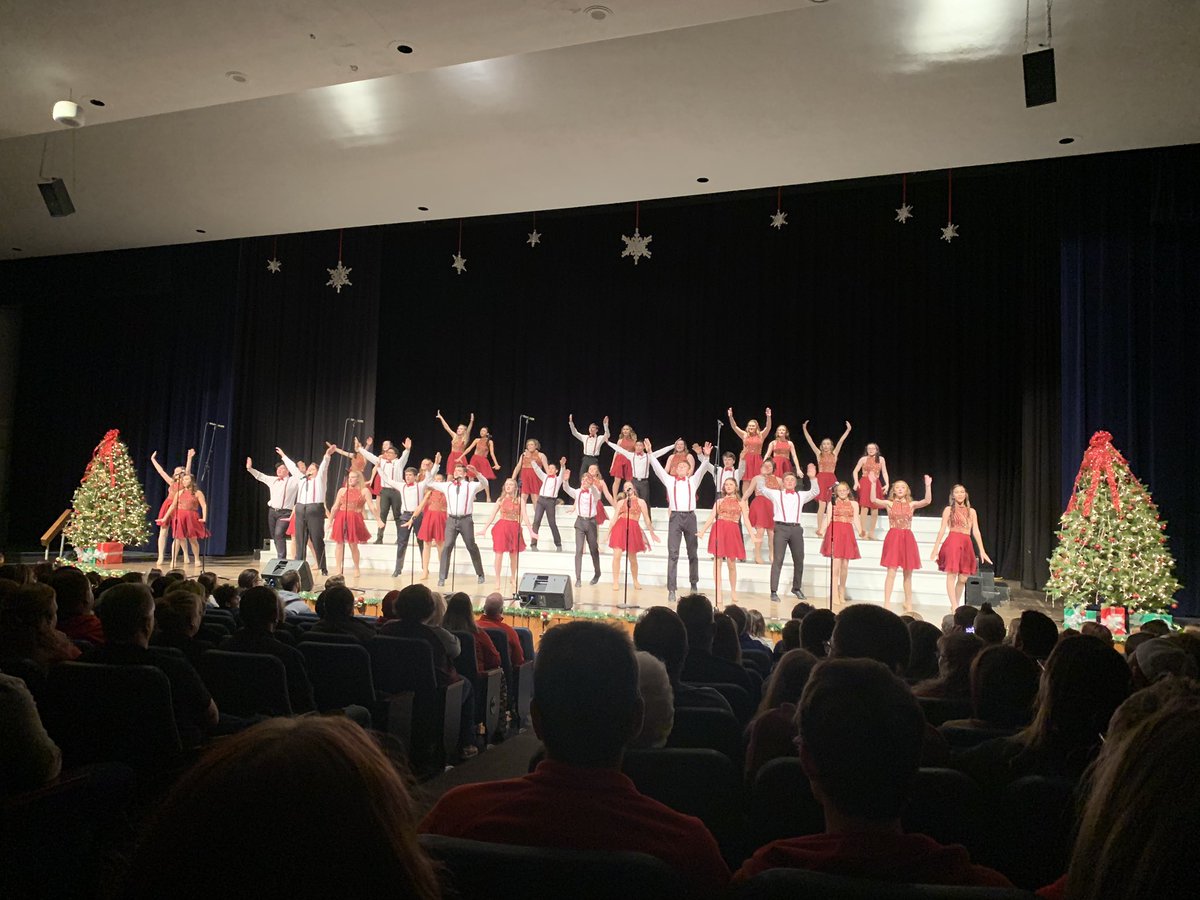Mr_Leddy's tweet image. Grateful for the opportunity to enjoy dinner and a show @FindlayHS  with @FHS_VIP &amp;amp; @FFE_ShowChoir #trojantrue