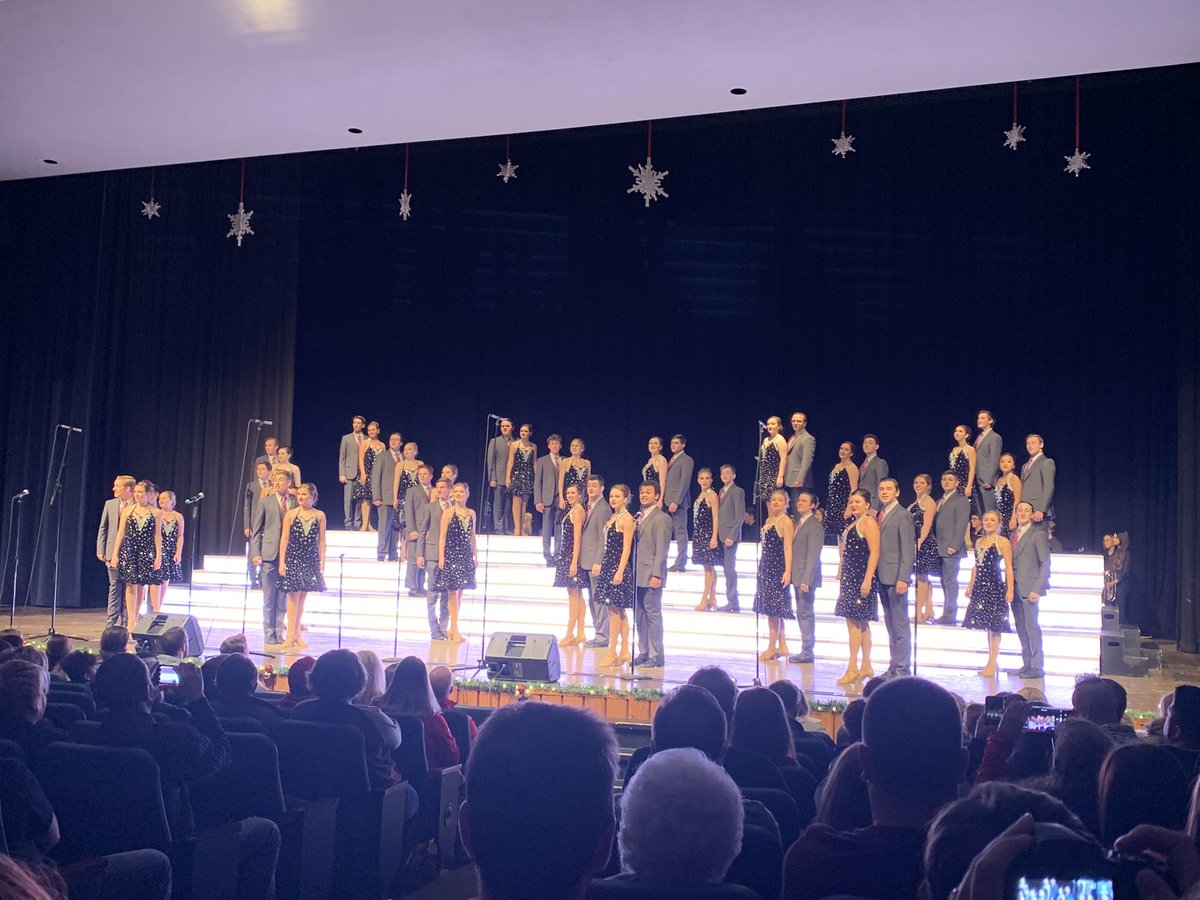 Mr_Leddy's tweet image. Grateful for the opportunity to enjoy dinner and a show @FindlayHS  with @FHS_VIP &amp;amp; @FFE_ShowChoir #trojantrue