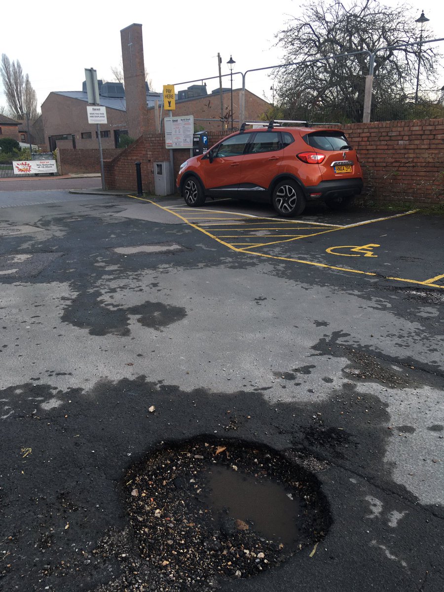 Maybe someone in the pot hole department needs to look at this - Emsworth North Street Car Park @HavantBorough @EmsworthLife as I walked through earlier today a dear little lady nearly broke her neck